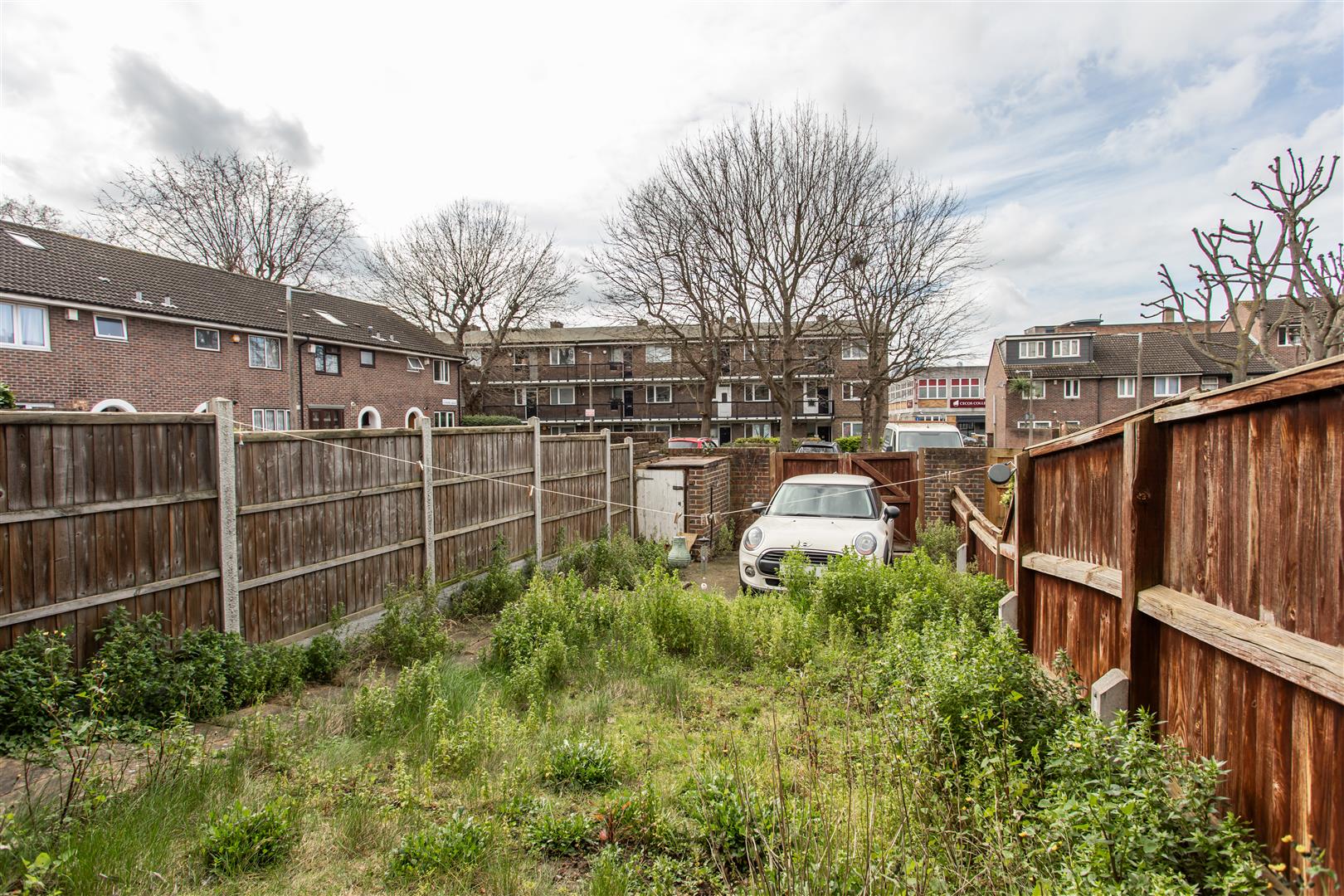 White Horse Lane, Stepney Green
